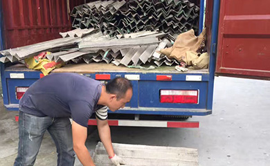 51漫画成人无遮挡金屬工作場景